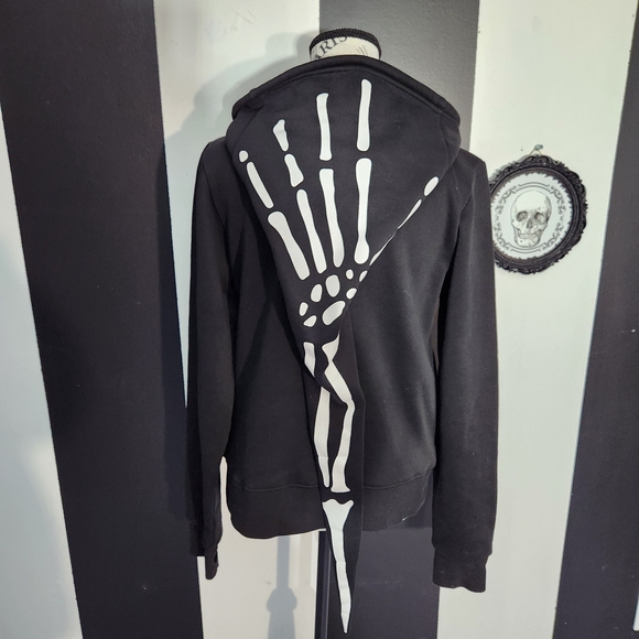 Pixie Hood Skeleton Hoodie - Picture 5 of 7